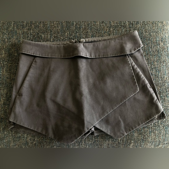 Women’s Aritzia skort - Picture 1 of 3